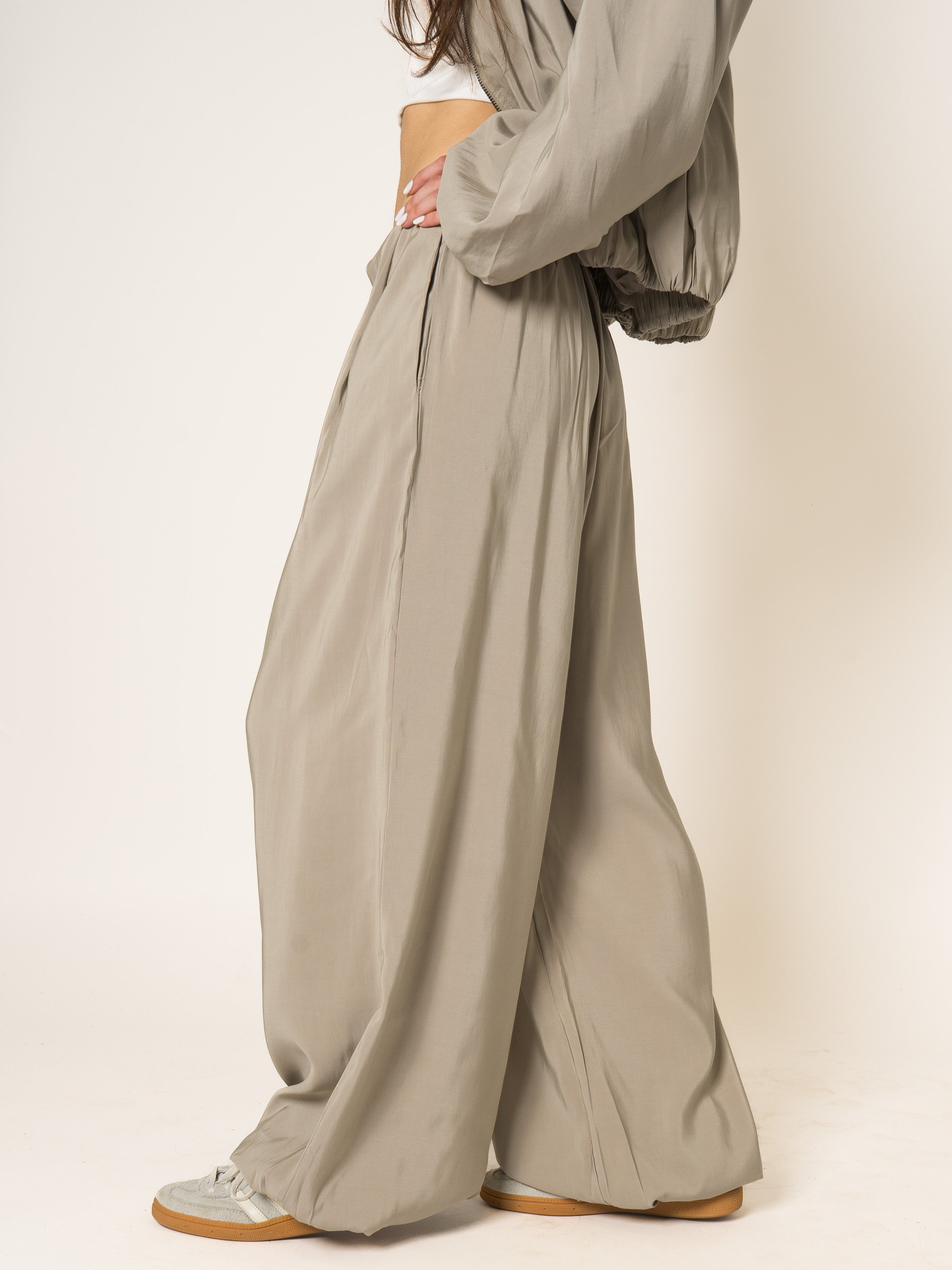 #Farbe_Taupe