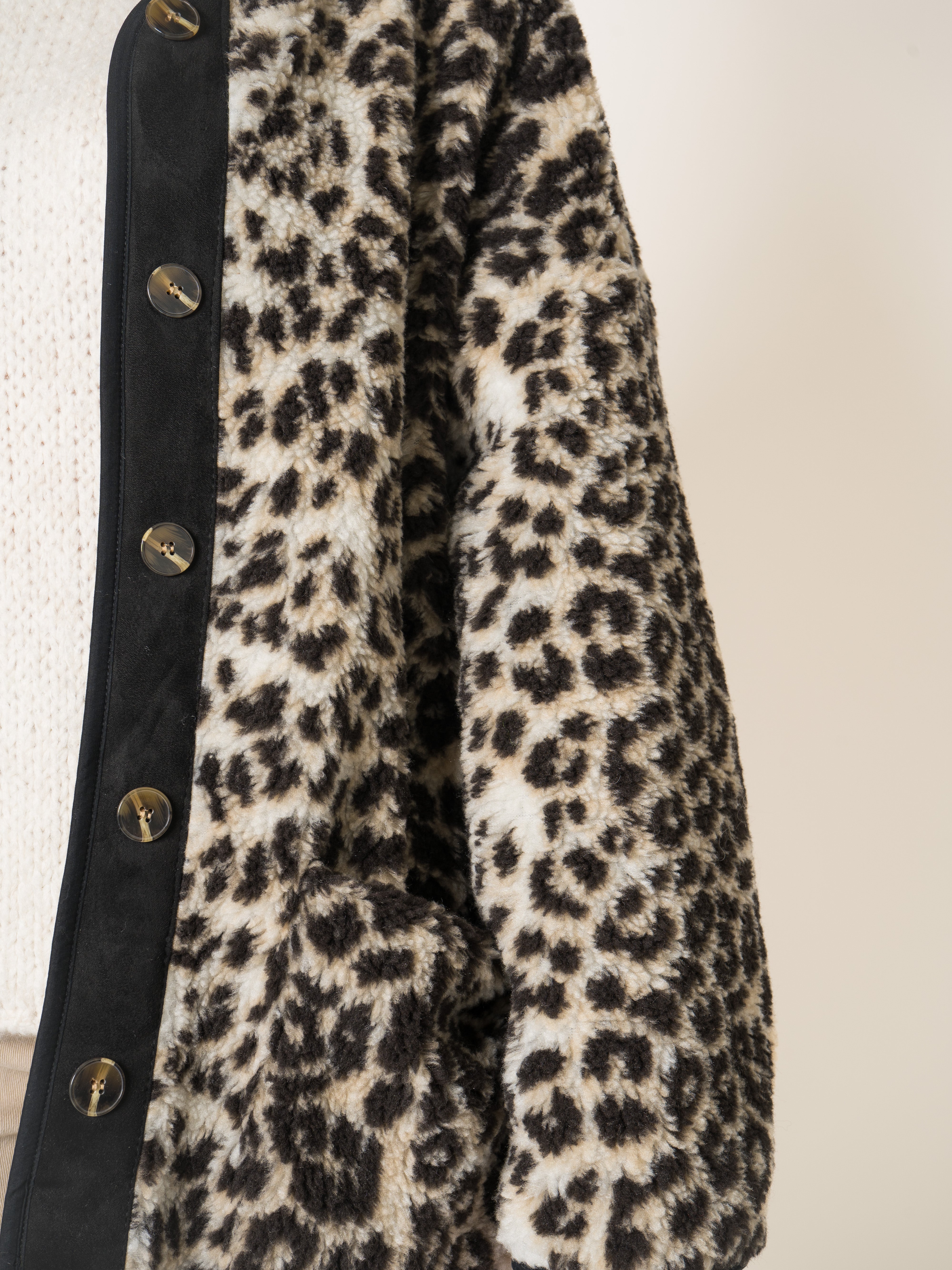 Oversize Teddyjacke Wild Leo