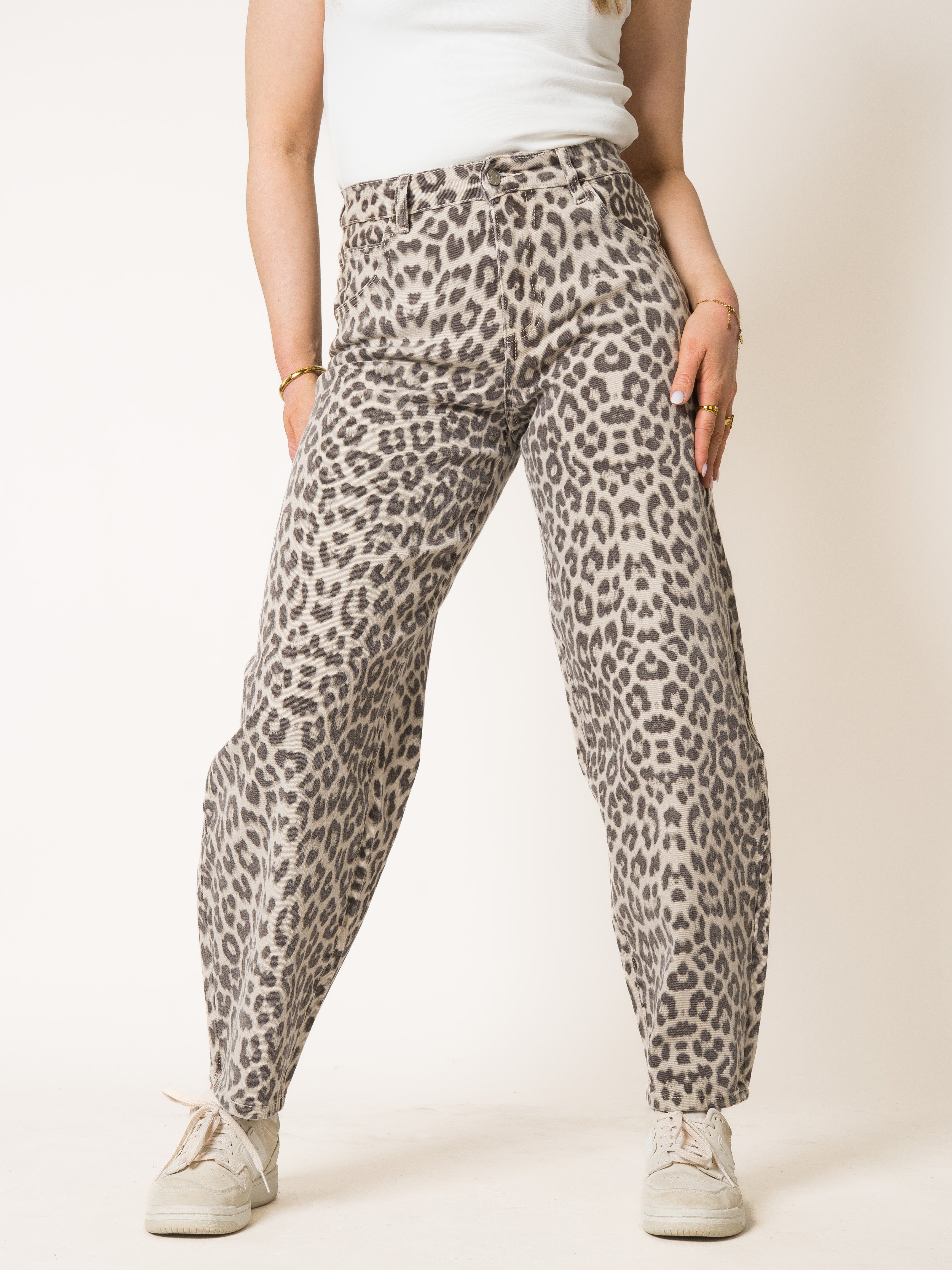 Balloon Fit Leo Jeans