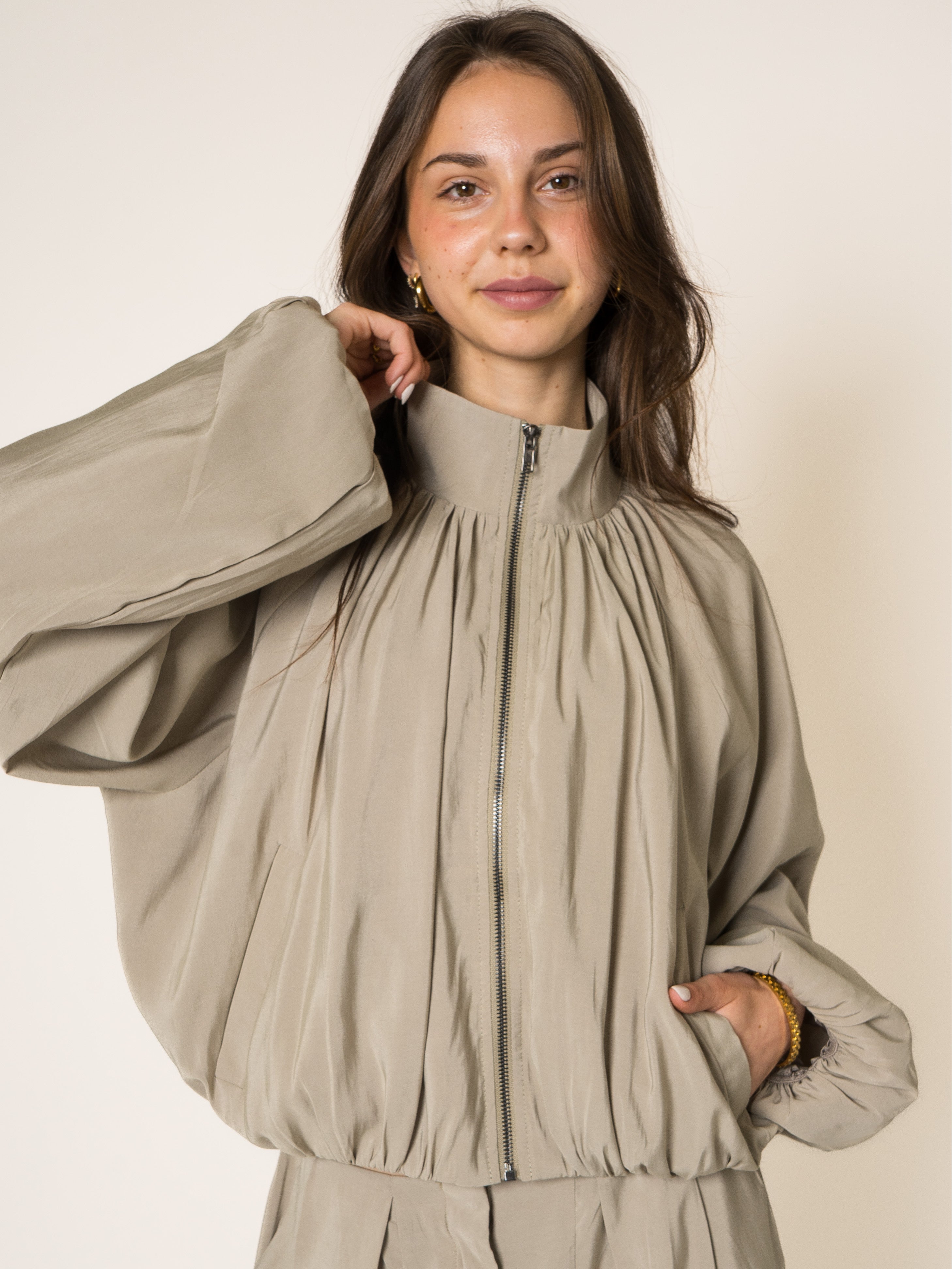 #Farbe_Taupe