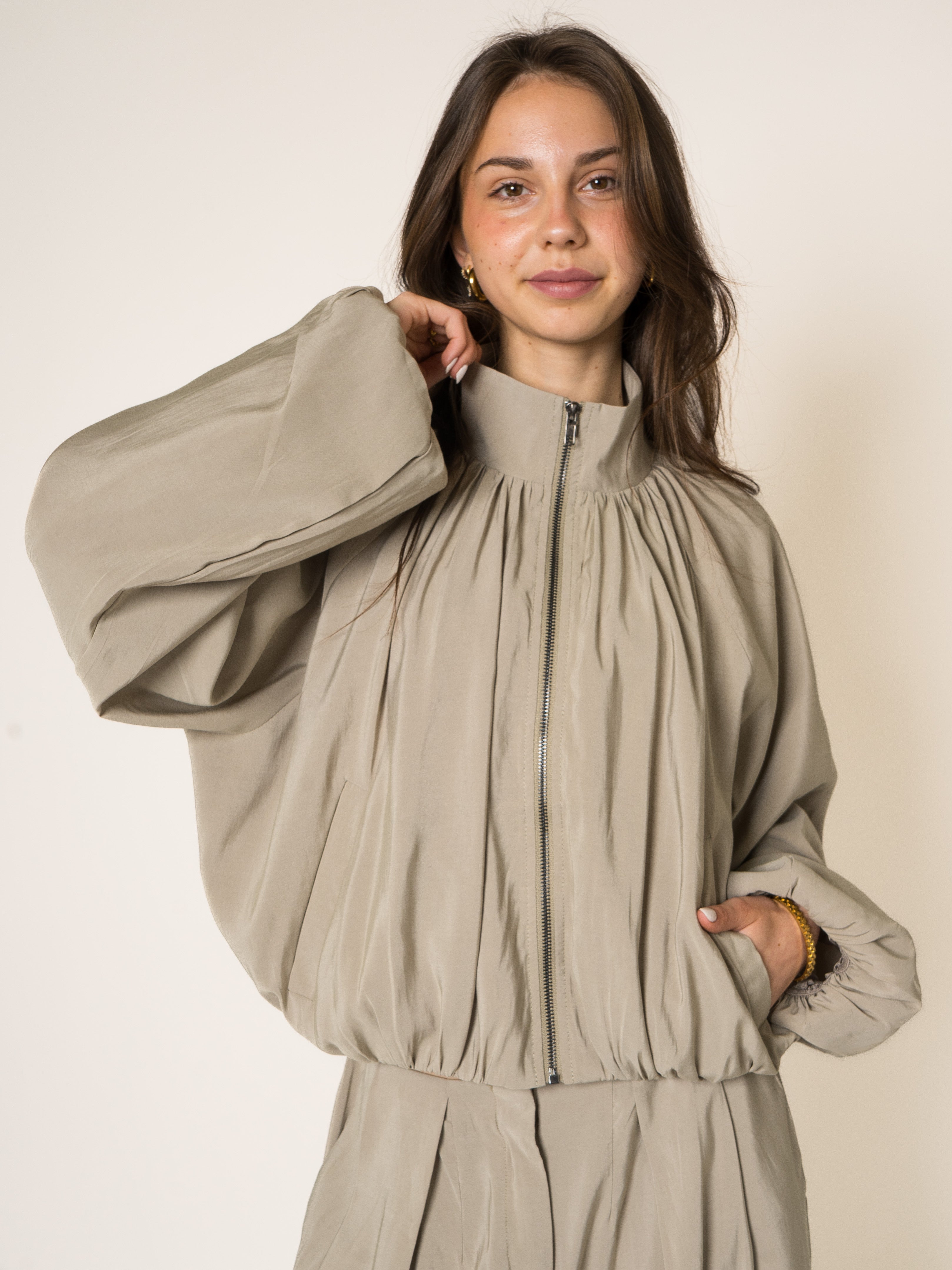 #Farbe_Taupe