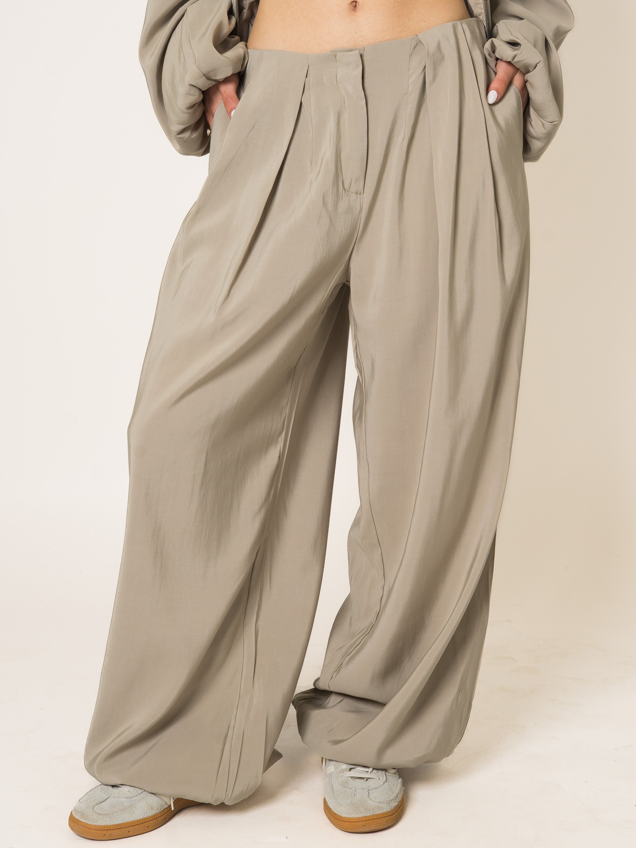 #Farbe_Taupe