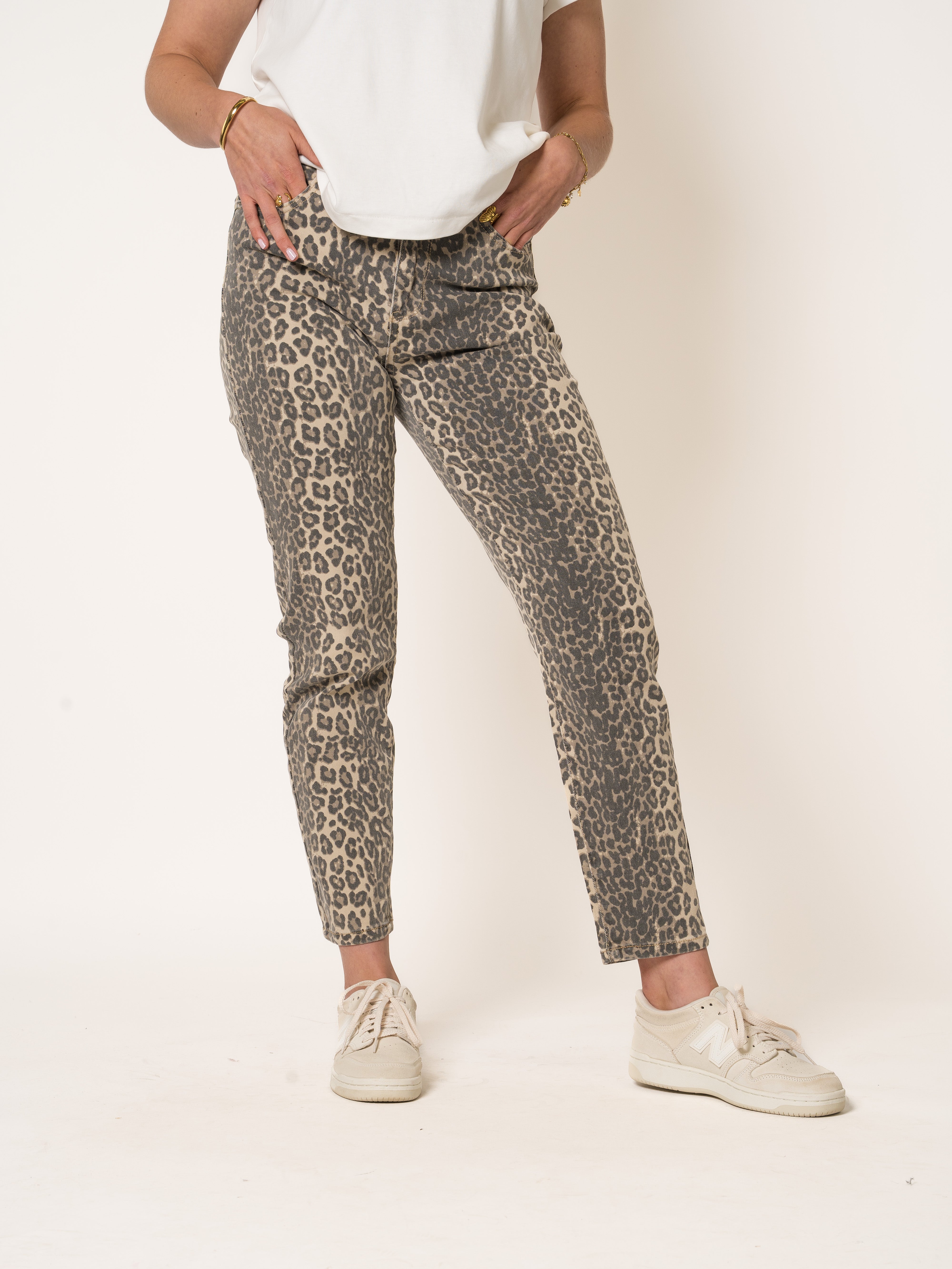 Mom Stretch Leo Jeans
