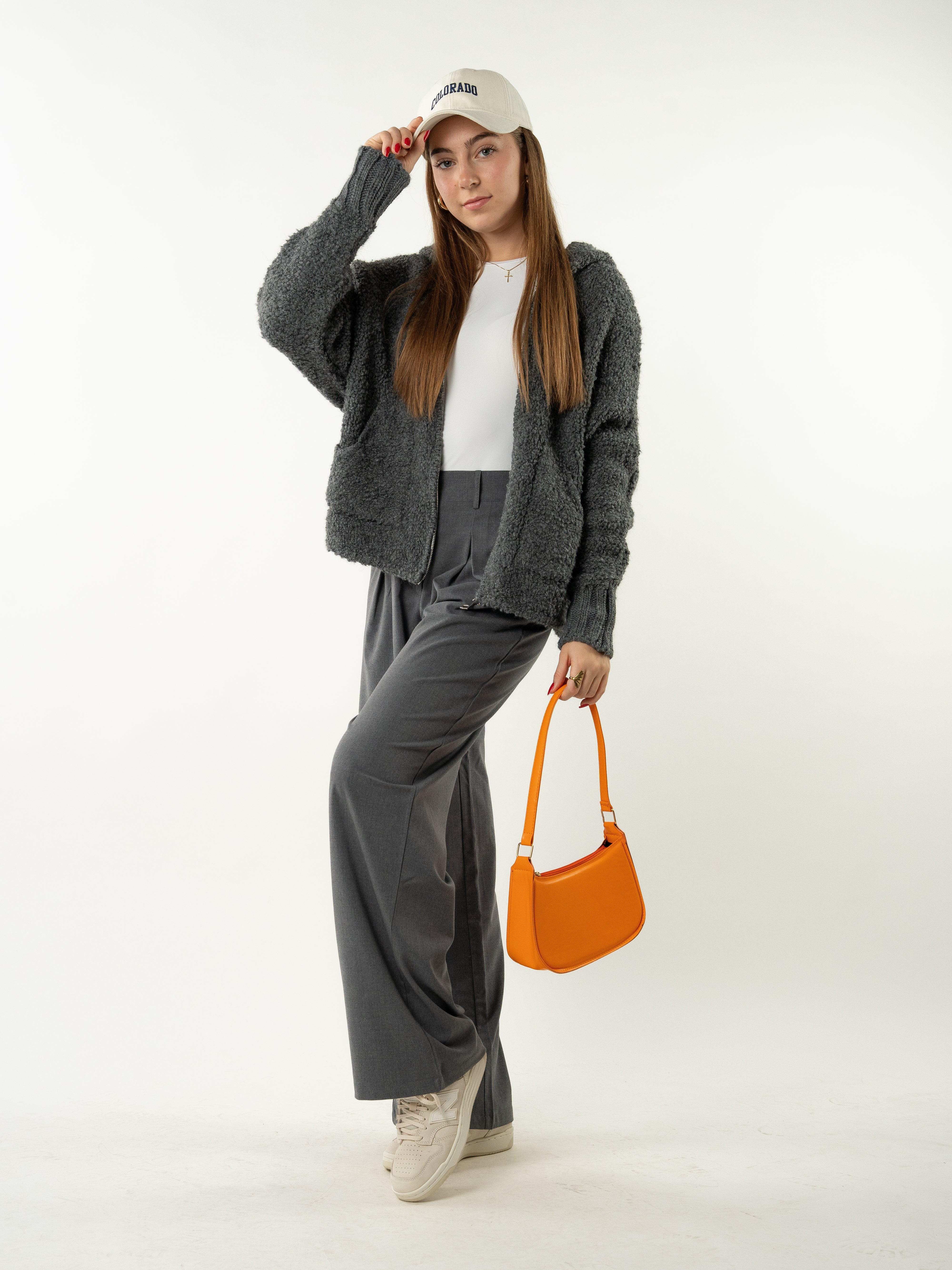 Fuzzy Feels Bouclé Strickjacke - Dunkelgrau