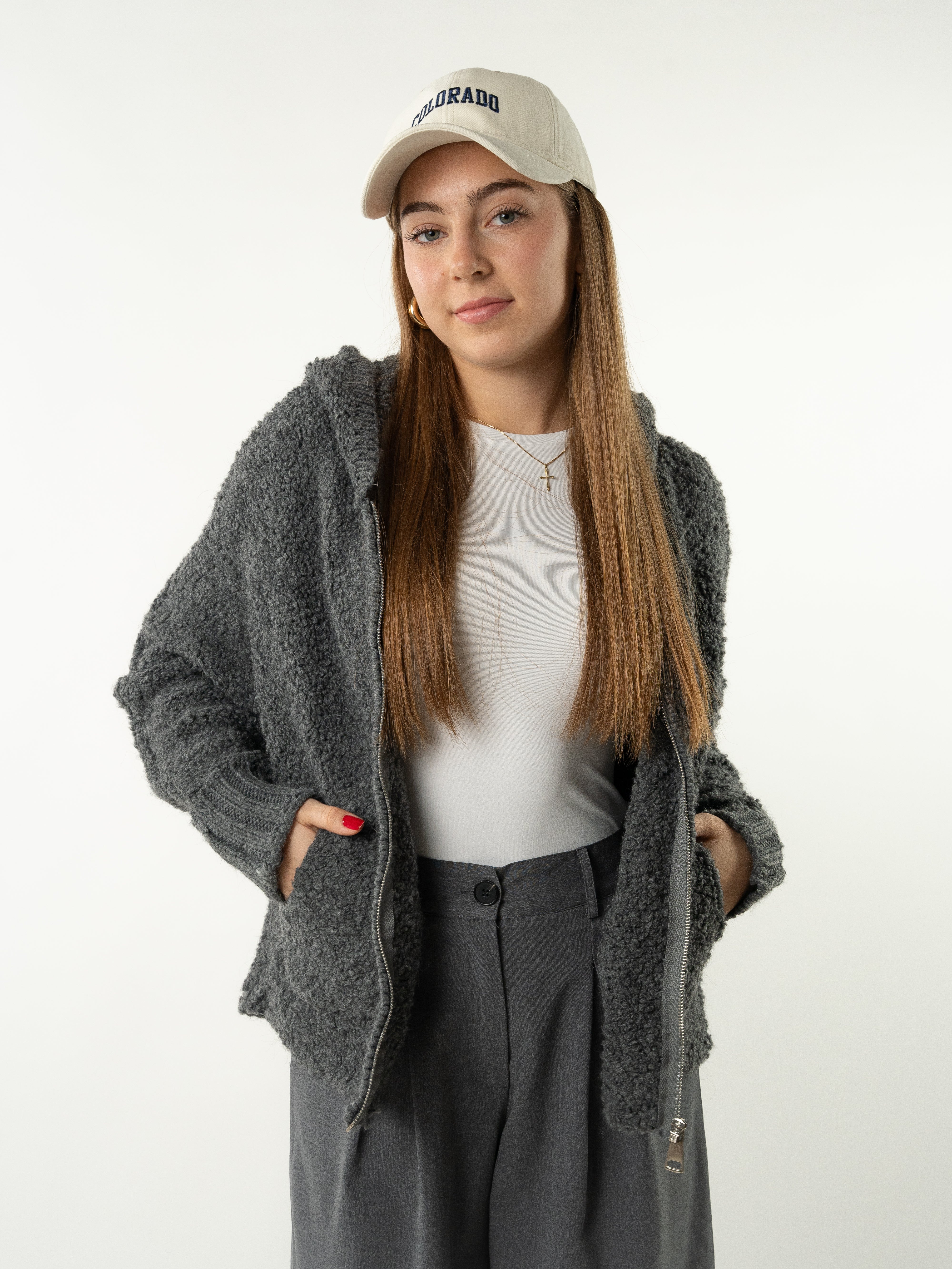 Fuzzy Feels Bouclé Strickjacke - Dunkelgrau