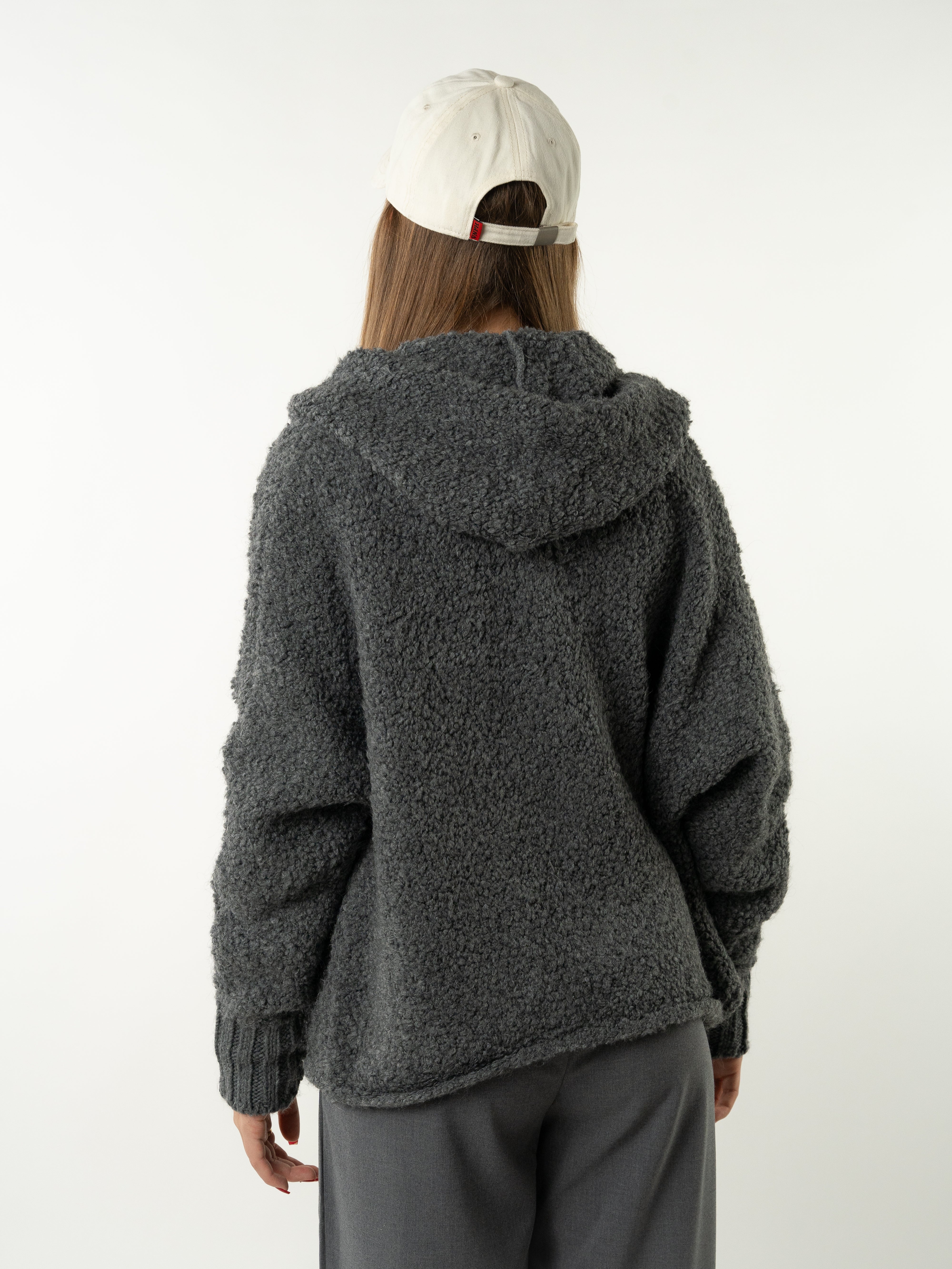 Fuzzy Feels Bouclé Strickjacke - Dunkelgrau