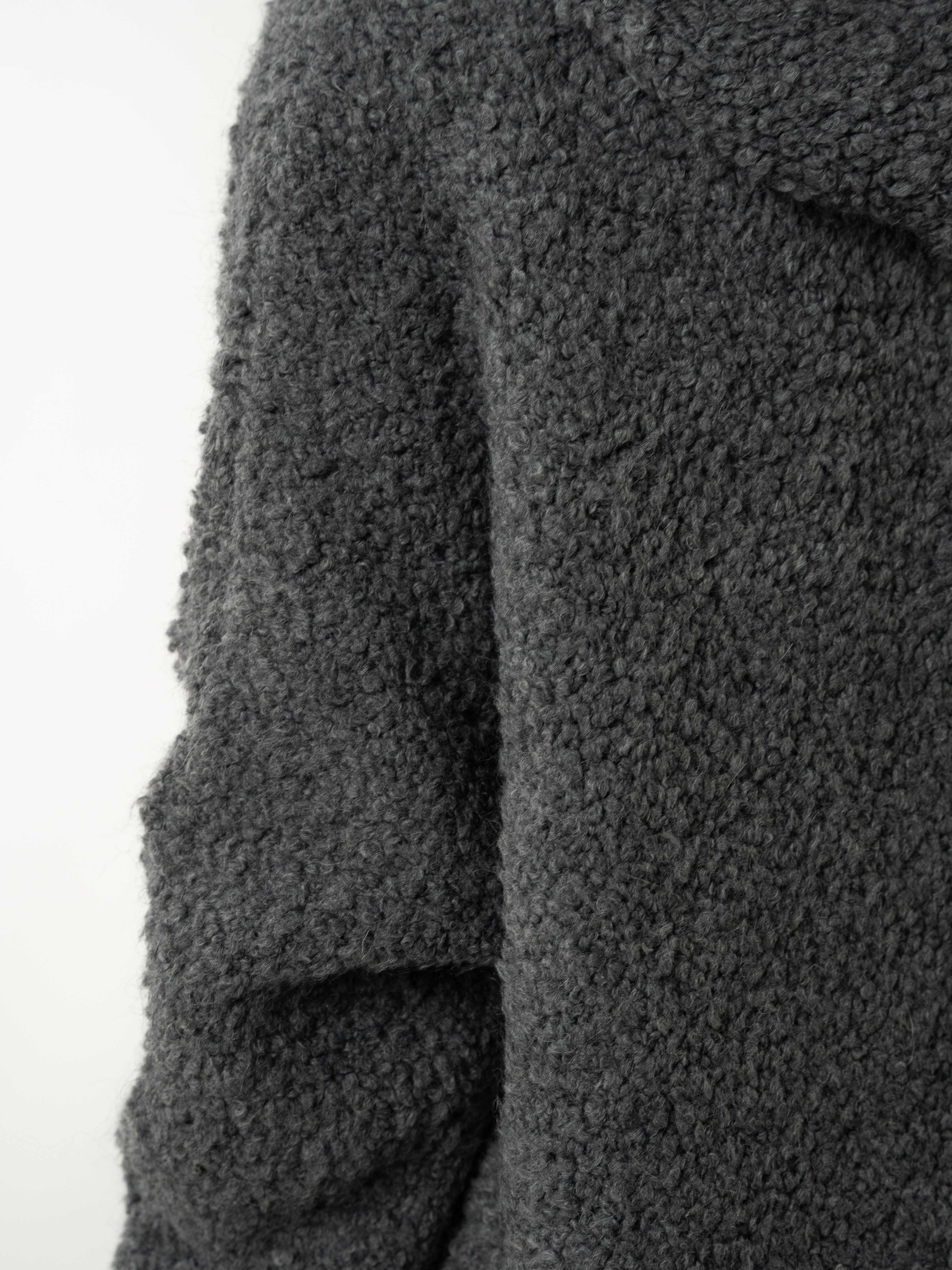 Fuzzy Feels Bouclé Strickjacke - Dunkelgrau