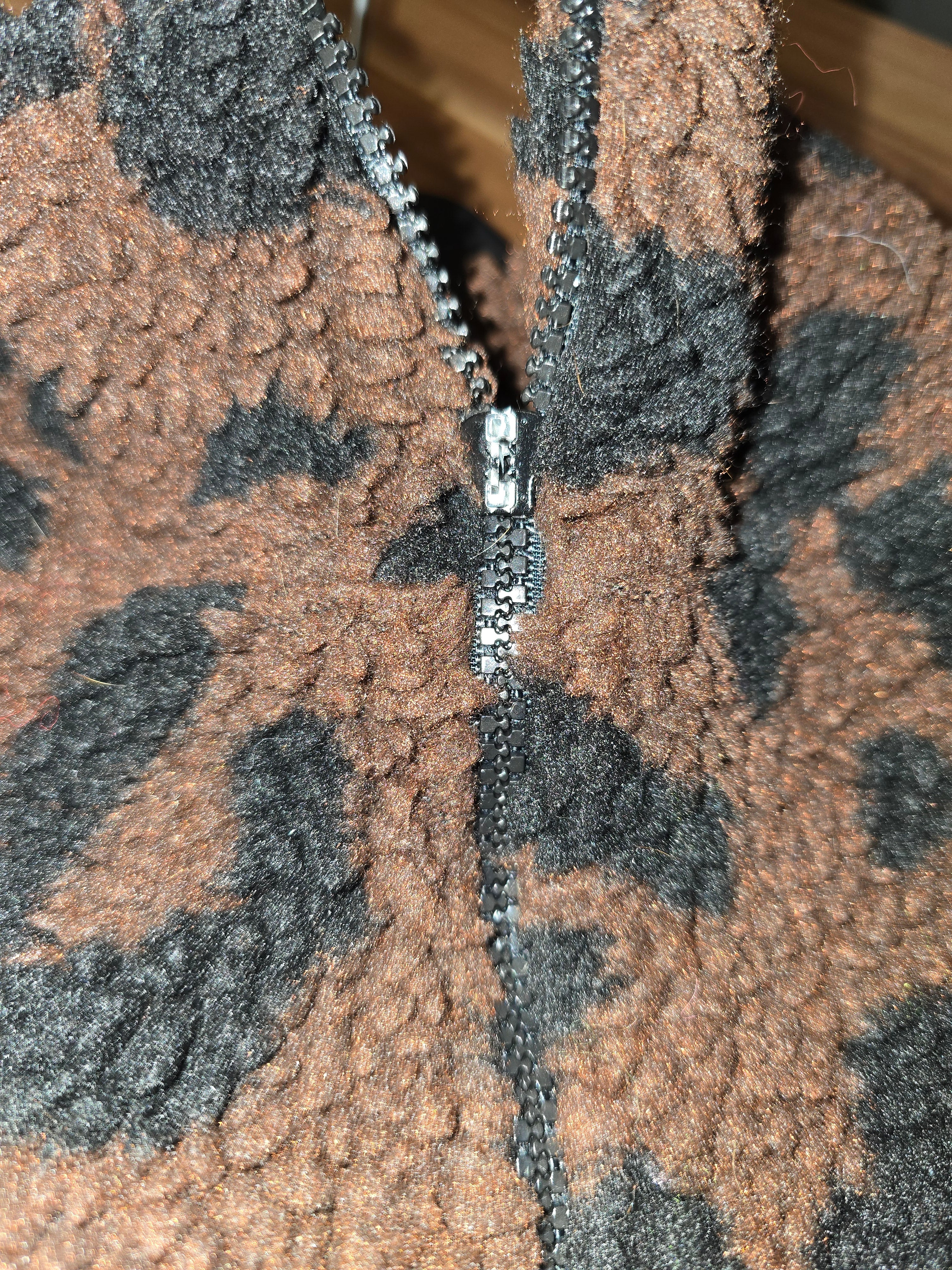 LUCKY DEAL 2057 Northern Fluff Leo Fleece Jacket - Braun mit Schwarz - vom Umtausch ausgeschlossen -